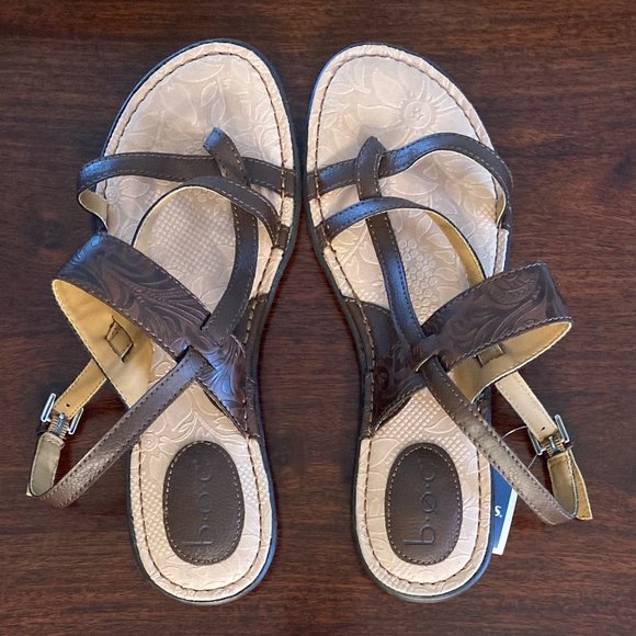 BNWT b•ø•c by Børn Tooled Vegan Leather Sandals 9M - Picture 1 of 7